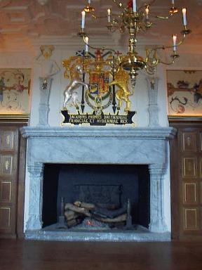 EB-fireplace.JPG (21041 bytes)