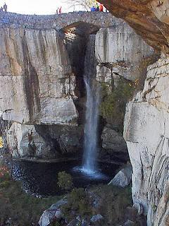 waterfall.JPG (23103 bytes)